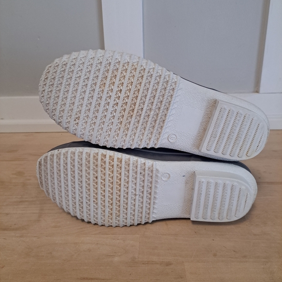 Khombu Waterproof Winter Duck Boots
Size: 8 - Picture 5 of 5